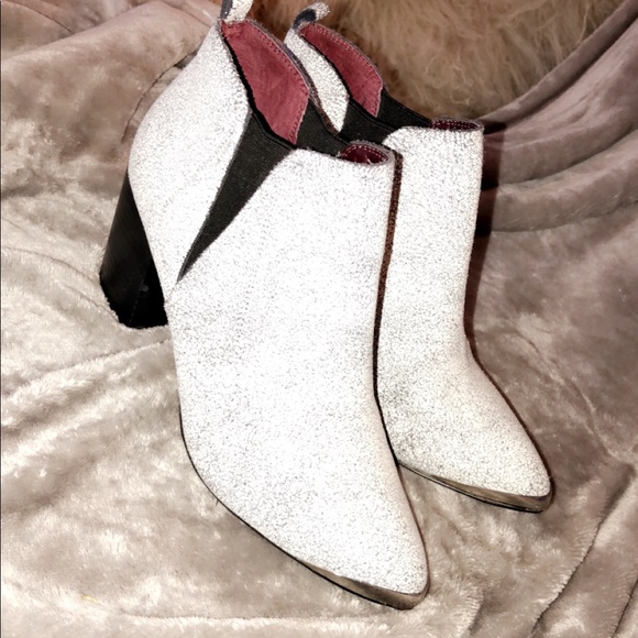 Super cute Report ankle boots..great condition !! - Picture 1 of 5